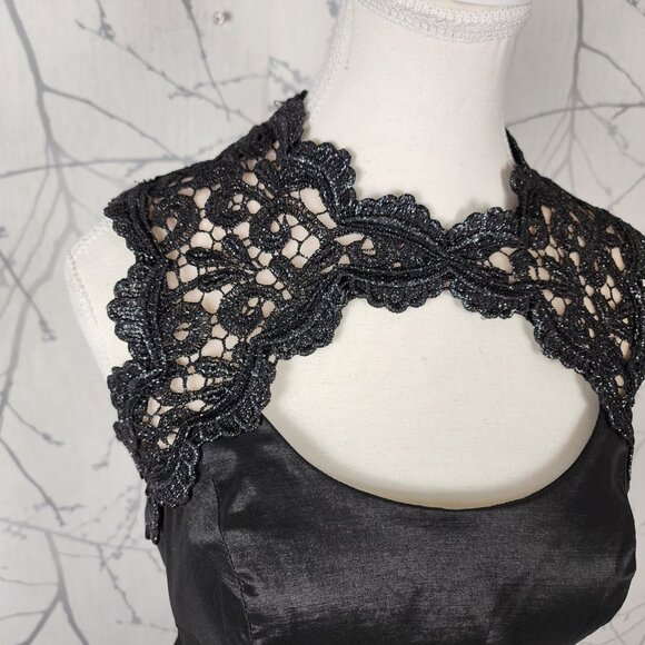 Le Chateau Black Stretch Ponte Lace Neckline Ruched Bodycon Dress - Picture 3 of 10